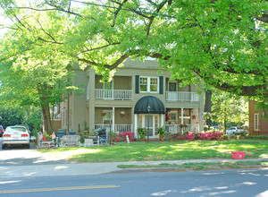 2100 E 7th St in Charlotte, NC - Foto de edificio - Building Photo