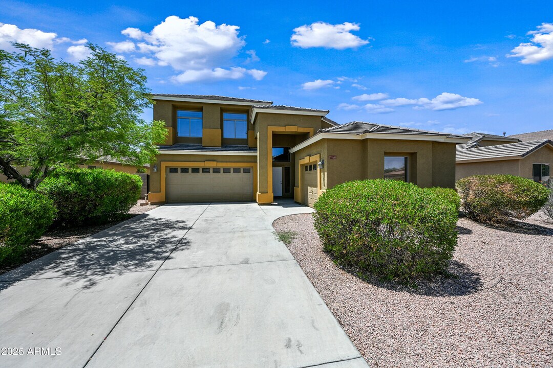 11237 W Davis Ln in Avondale, AZ - Building Photo