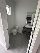 723 NW 19th Ave in Fort Lauderdale, FL - Foto de edificio - Building Photo