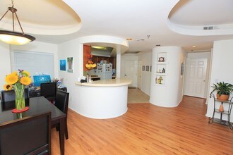 Moorpark Apartments in Studio City, CA - Foto de edificio - Interior Photo