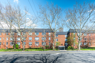 Horizon House in Great Neck, NY - Building Photo - Building Photo