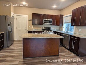 16429 44th Ave W in Lynnwood, WA - Building Photo - Building Photo