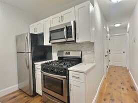 255 Paris St in Boston, MA - Building Photo