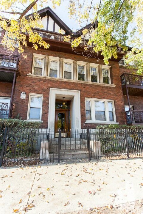 1001 W Sunnyside Ave, Unit 1E in Chicago, IL - Foto de edificio