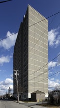 Parenti Villa in Providence, RI - Foto de edificio - Building Photo