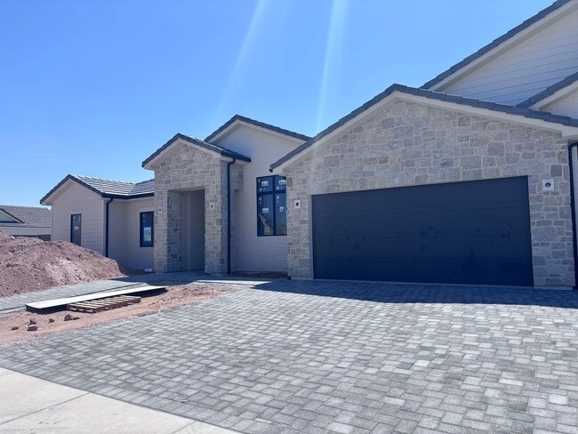 property at 2646 Roseville Dr
