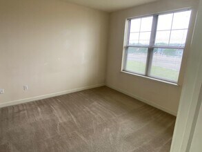 4110 S Lake Dr in St. Francis, WI - Building Photo - Building Photo