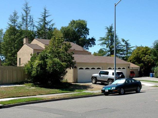 2778 Tachevah Dr in Santa Rosa, CA - Building Photo - Building Photo