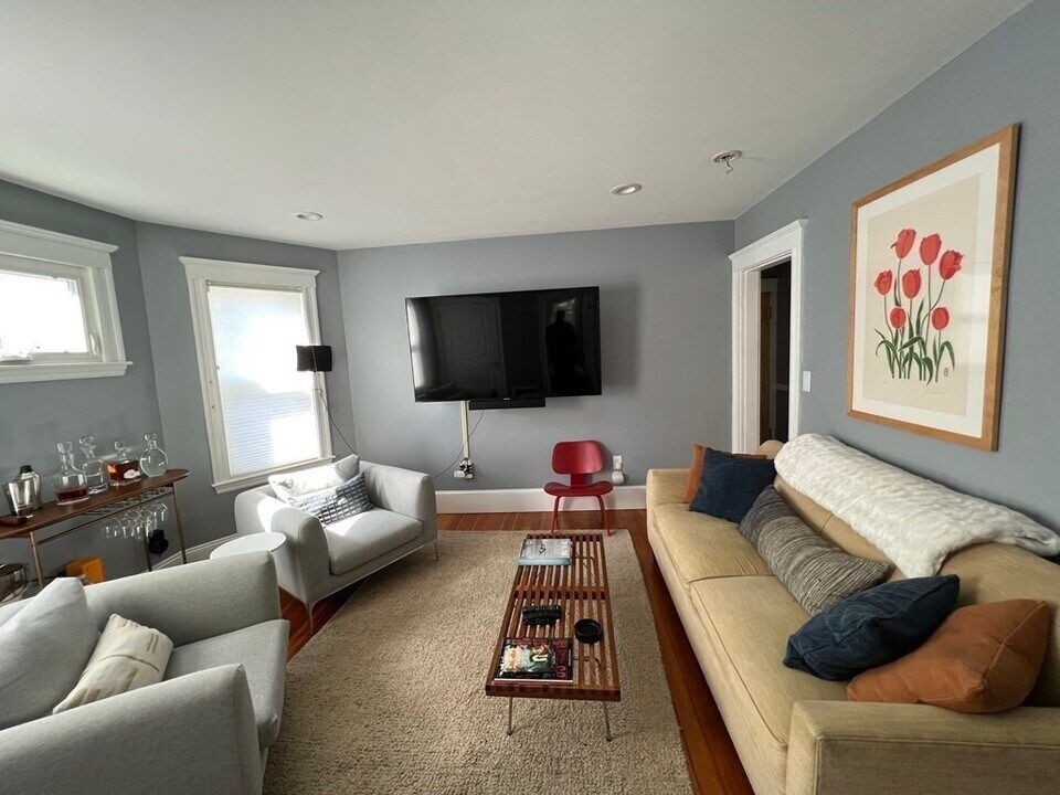 343 Centre St, Unit 3 in Boston, MA - Building Photo