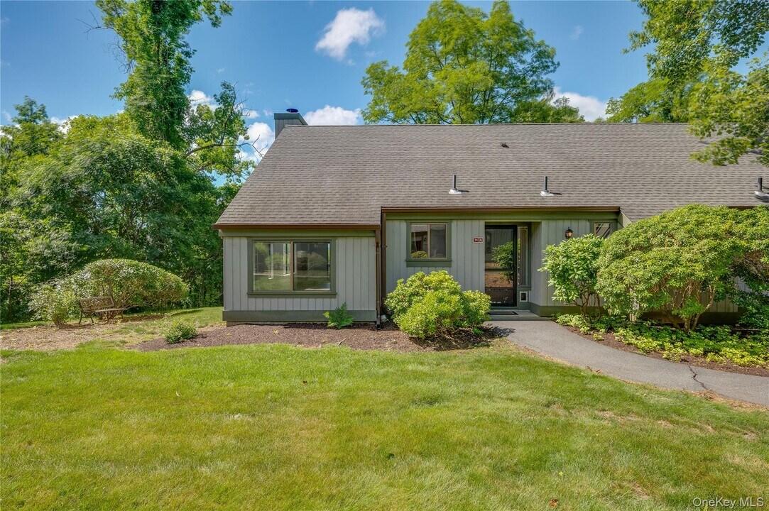 317 Heritage Hls in Somers, NY - Building Photo