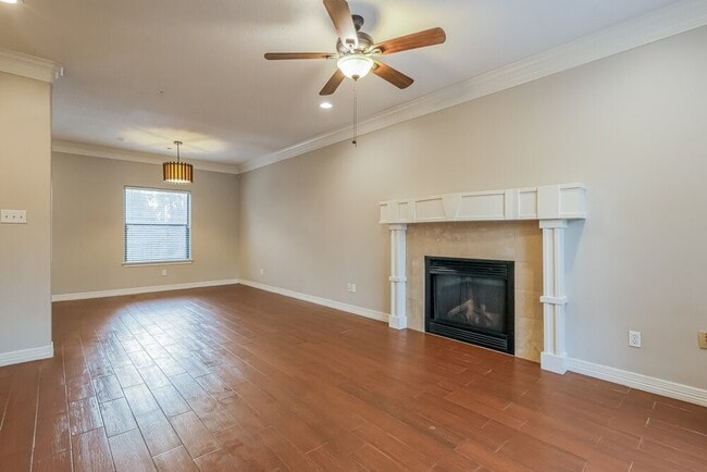 612 Spruce Dr in Conroe, TX - Building Photo - Building Photo