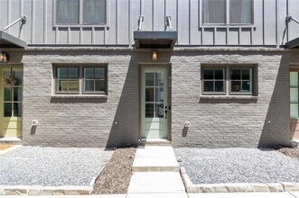 912 Brees Ct in Atlanta, GA - Building Photo - Building Photo