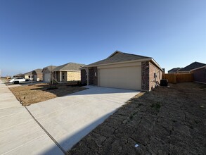 1029 Cortijo Way in Haslet, TX - Foto de edificio - Building Photo