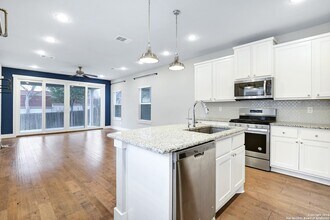 507 Elmhurst Ave in San Antonio, TX - Building Photo - Building Photo