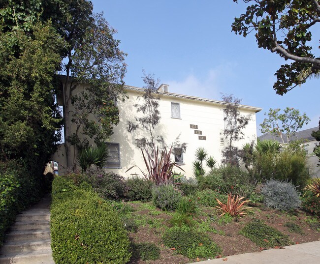 437-441 San Vicente Blvd in Santa Monica, CA - Foto de edificio - Building Photo