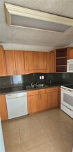 1990 W 56th St in Hialeah, FL - Foto de edificio - Building Photo