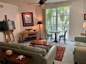 630 S Sapodilla Ave, Unit 310 in West Palm Beach, FL - Building Photo - Building Photo
