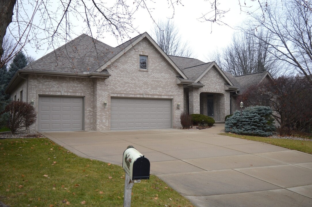 7541 Red Fox Trl in Madison, WI - Building Photo