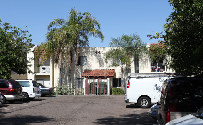 Ballantyne Terrace in El Cajon, CA - Foto de edificio - Building Photo