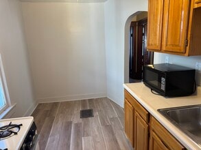 1604 30th St, Unit 2 in Rock Island, IL - Building Photo - Building Photo