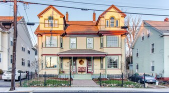 42-42 Park St, Unit 1 in Stoughton, MA - Building Photo