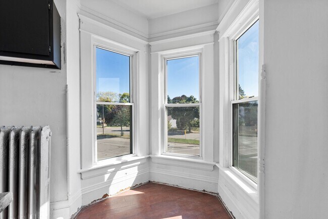 2900 W Arthur Ave