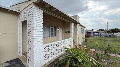 1001 S 22nd Ct in Hollywood, FL - Foto de edificio - Building Photo