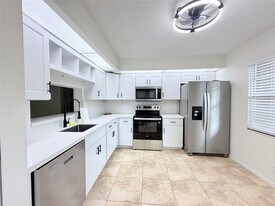 1110 SW 125th Ave in Pembroke Pines, FL - Building Photo