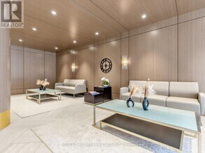 2500 Bathurst St in Toronto, ON - Building Photo - Building Photo