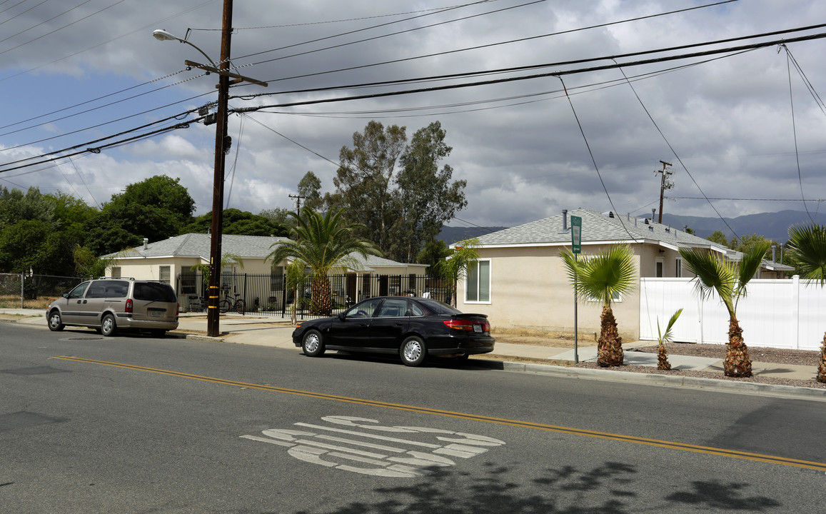 121 S Spring St in Lake Elsinore, CA - Building Photo