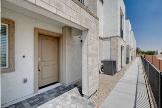 5626 Beguiling Falls St in Las Vegas, NV - Building Photo - Building Photo