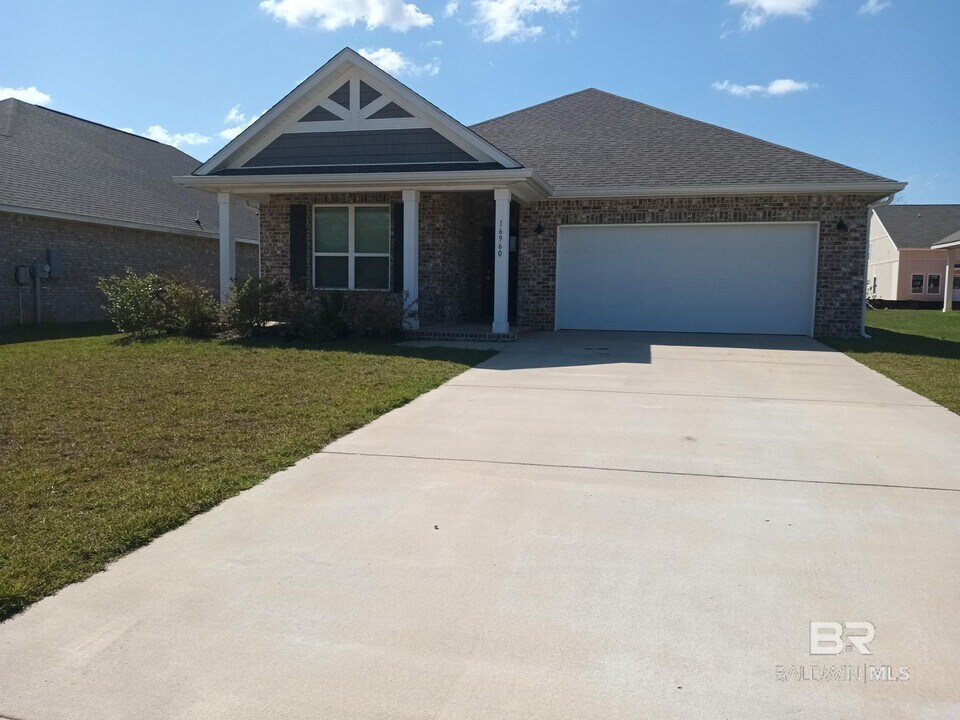 16960 Fedora Dr in Loxley, AL - Building Photo