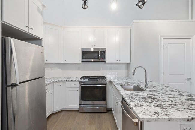 77 Van Dam St, Unit 408 in Saratoga Springs, NY - Building Photo - Building Photo