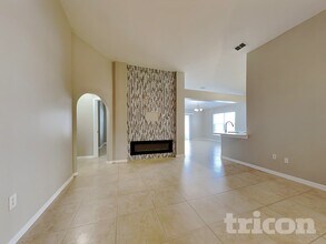 333 Milford St in Davenport, FL - Foto de edificio - Building Photo