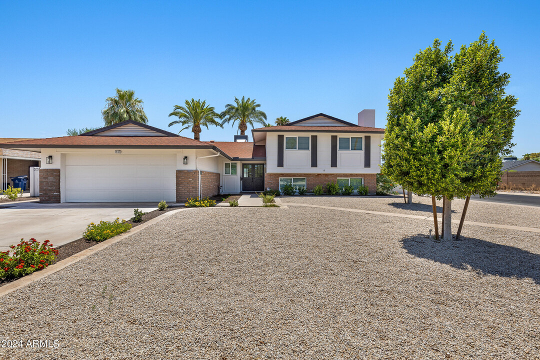 1407 E Hermosa Dr in Tempe, AZ - Foto de edificio