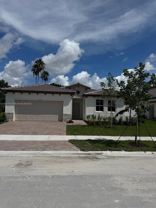 2225 SE 30th St in Homestead, FL - Building Photo