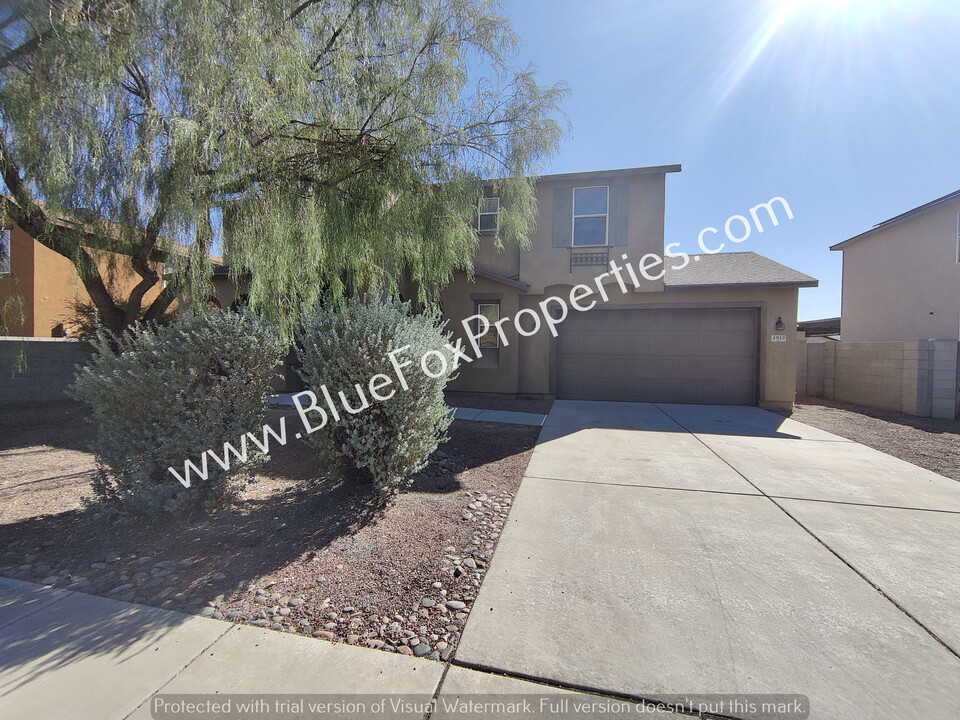 4913 W Paseo Don Carlos in Tucson, AZ - Building Photo