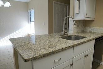 1111 Mayport Landing Cir in Atlantic Beach, FL - Foto de edificio - Building Photo