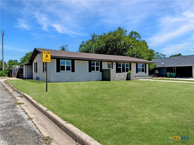 1311 W Main St in Gatesville, TX - Building Photo - Building Photo