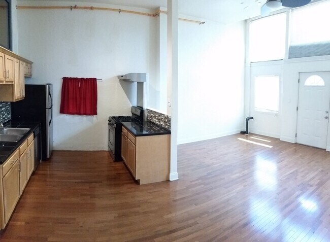 2405 Sarah St in Pittsburgh, PA - Building Photo - Building Photo