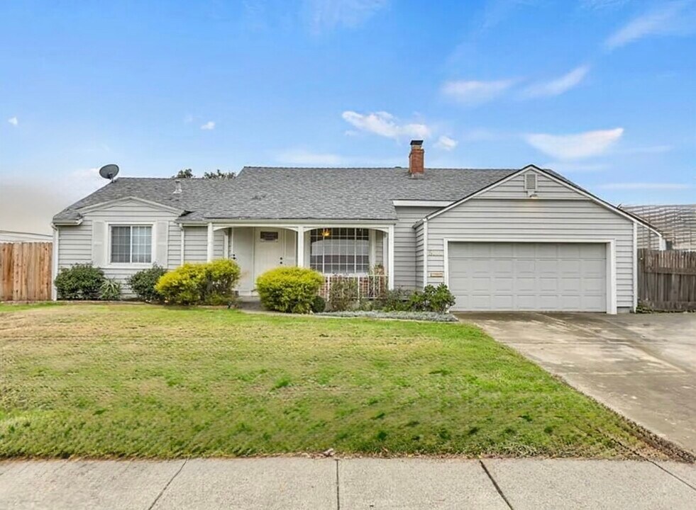 5021 J Pky in Sacramento, CA - Building Photo