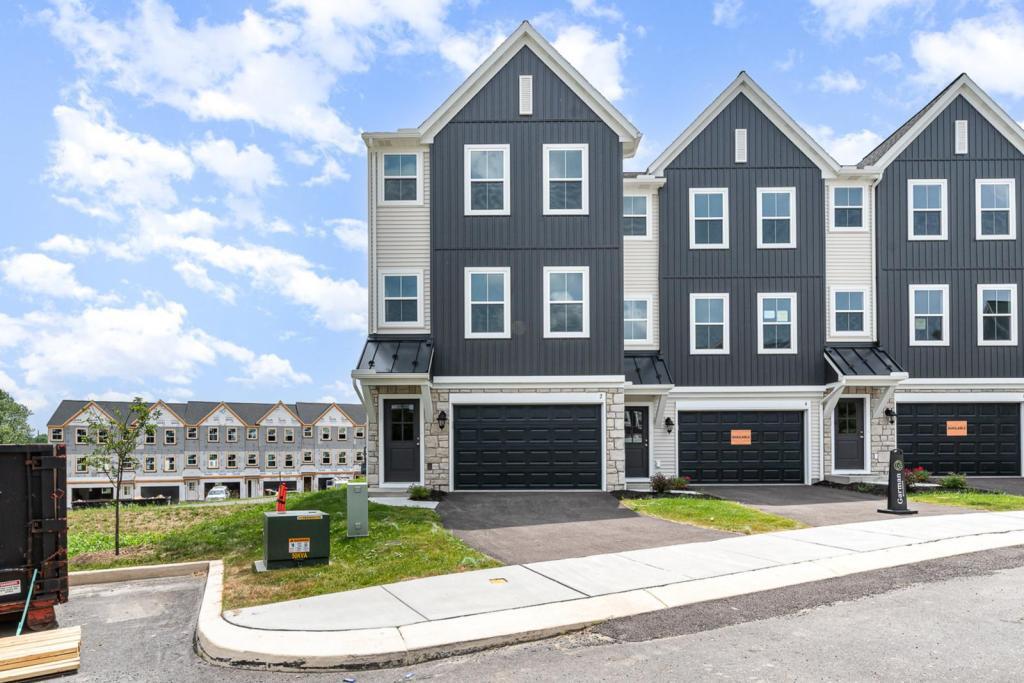2 Morgan Cir in Carlisle, PA - Building Photo