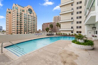 10501 Wilshire Blvd, Unit #1605 in Los Angeles, CA - Foto de edificio - Building Photo