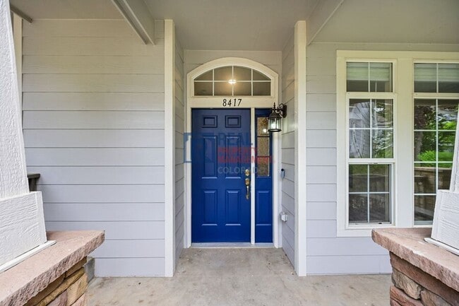 property at 8417 Stonybridge Cir
