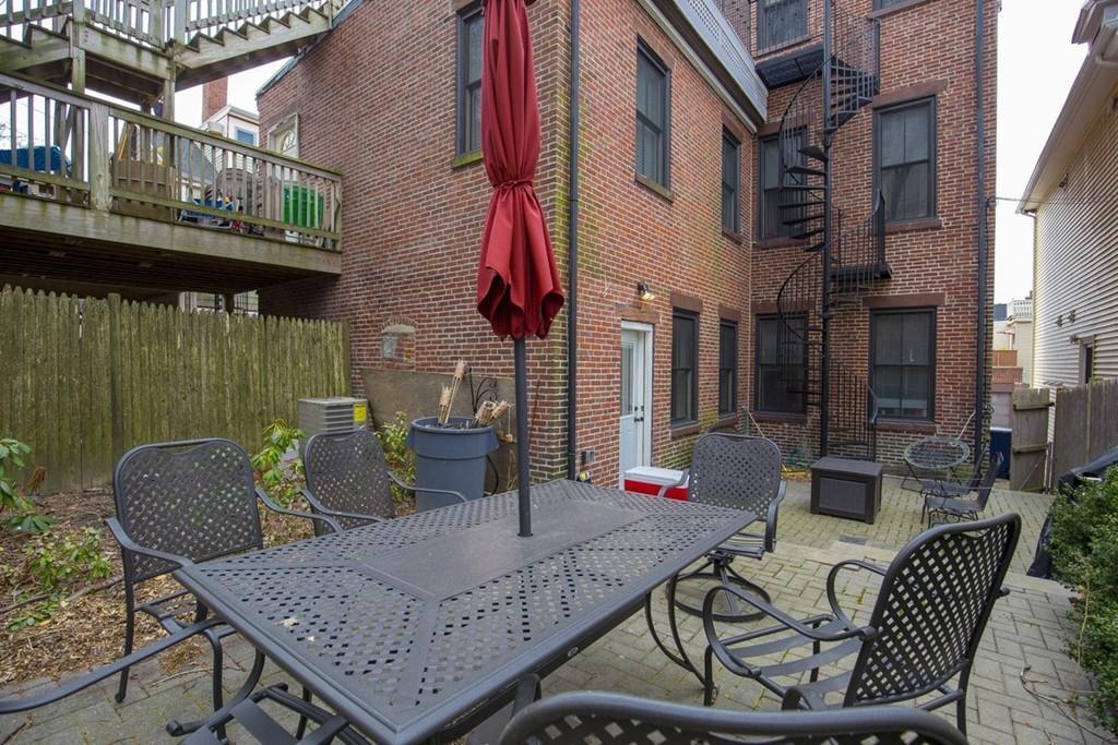 8 Gates St, Unit 1 in Boston, MA - Foto de edificio