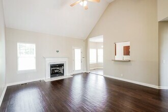 2178 Loudenslager Dr in Spring Hill, TN - Foto de edificio - Building Photo