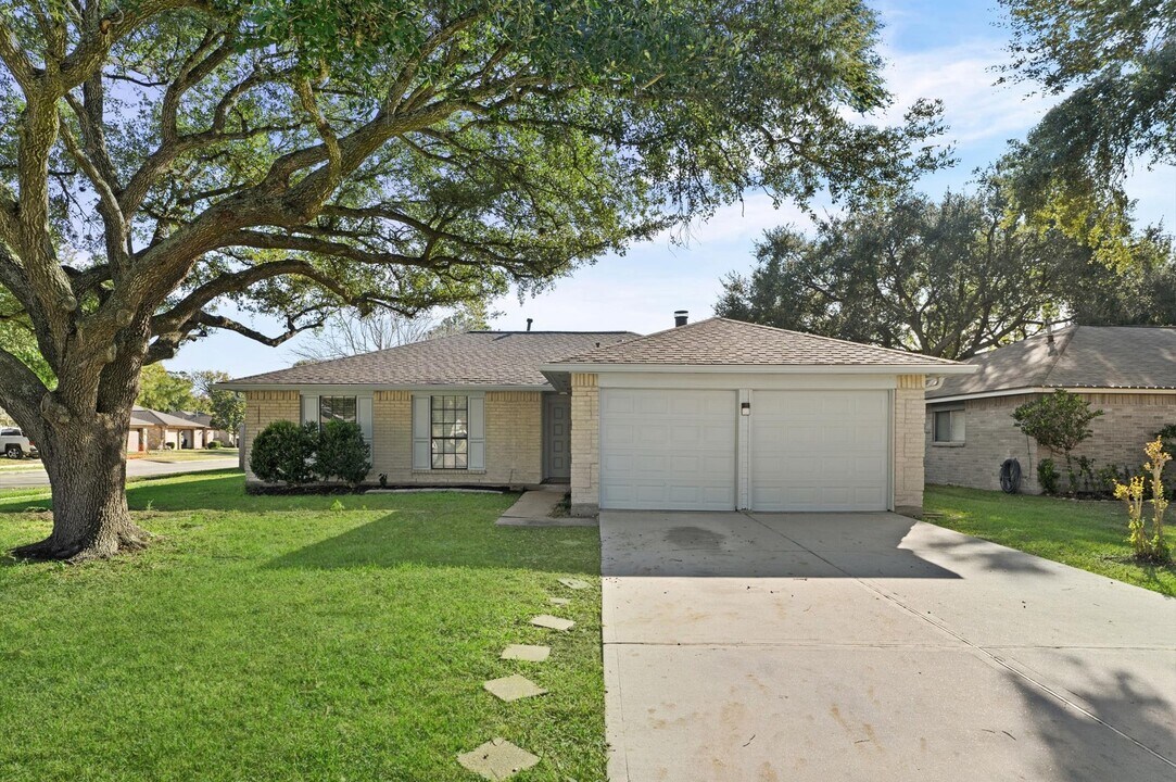 14003 Vinehill Dr in Sugar Land, TX - Building Photo