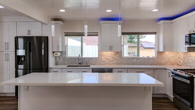 1509 N Meadows Ave in Manhattan Beach, CA - Building Photo - Building Photo