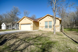 116 Waikakaaua Dr in Bastrop, TX - Building Photo - Building Photo