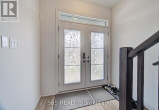 227 Longboat Run W in Brantford, ON - Building Photo - Building Photo